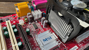 MSI 845E Max v2 + P4 2.8 /533 FSB a chladič - 5