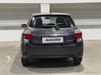 Toyota Auris 1.4 , 66 kW nafta, 2011 - 5