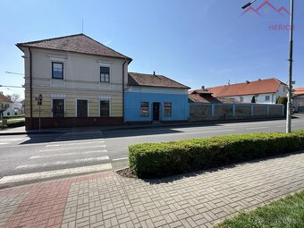 Prodej rohovoého domu - kombinace podnikání a bydlení ( 947 - 5