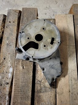 Yamaha XS 400 2A2 víka motoru, válce - 5