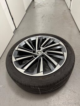 Prodám kompletní sadu letních kol pro Škoda superb - 5