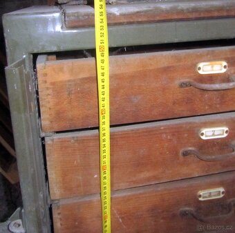 2 ponky armádní vojenské z pojízdné dílny a 5 beden. - 5