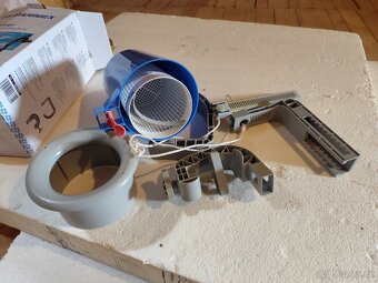 Schůdky k bazénu a skimmer - 5