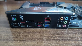 Asus ROG STRIX Z390-F GAMING - 5
