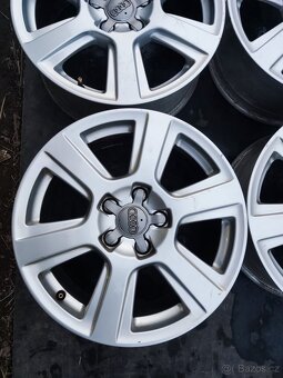Prodám zánovní alu kola AUDI 7Jx17, ET33 5x112, 8R0601025S - 5
