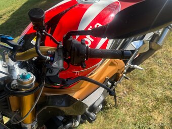 Aprilia tuono Factory rsv v2 - 5