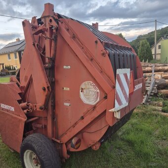 Hesston 5700 - 5