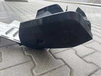 KTM 890 adv originál kryt motoru - 5