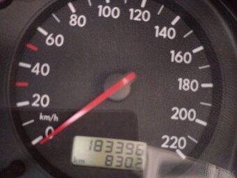 VW Golf IV 1,4 16V  55kW rok 1999 - 5
