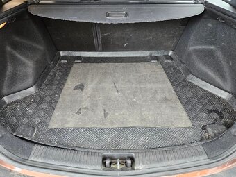 Hyundai i30 kombi benzín 1,6 - 5