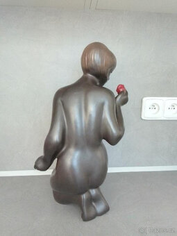 SOŠKA- KLEČÍCÍ PANNA S RŮŽÍ - 5