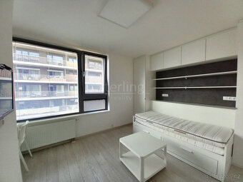 Pronájem moderního bytu 1+kk se šatnou v rezidenci Karolina - 5