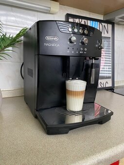 Delonghi Magnifica ESAM 04.110 B + návod - 5