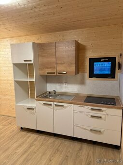 Moderní a komfortní dřevostavba Tiny House (12 x 3,5 m) - 5