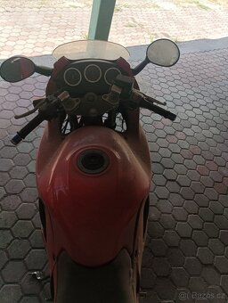 Suzuki GSX 600 F - 5