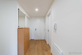 Pokoj s trvalým pobytem — Praha 5, Hlaváčkova 1334/19 - 5