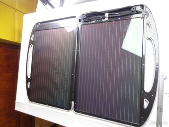 Solární nabíječka autobaterií v kufru. CONRAD - 5