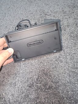 Sada dokovací stanice Nintendo Switch, která obsahuje dokova - 5