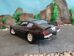 prodám model 1:18 ferrari 365GTB/4 - 5