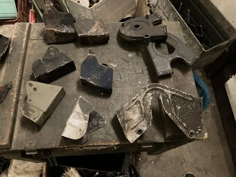 držáky krytu řetězu - 5