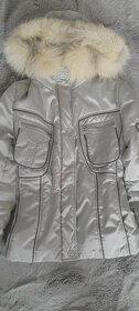 Zimní bunda Kara vel 38 stříbrná s kožešinou - 5