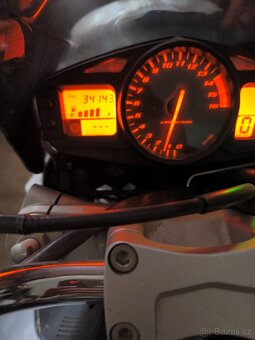 Suzuki GSR 600 - 5