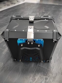 Univerzální hliníkový moto kufr 55L (Topcase) - 5