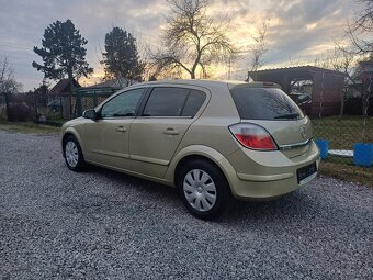 Benzínová Opel Astra 1.6 16V Twinport - 5