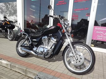 Suzuki VS 600 Intruder - 5