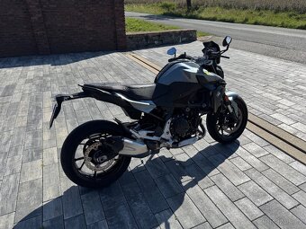 F 900 R - 5