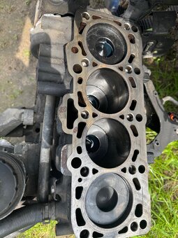 Blok motoru 2.0 tdi 103kw BRE 16v - 5