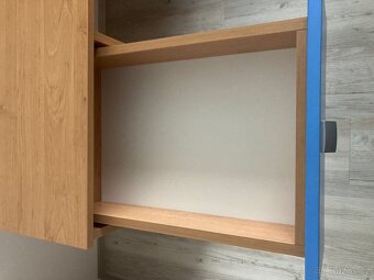 Psací stůl a nastavitelné ergonomické křeslo - 5