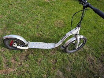 Prodám dětskou koloběžku Worker Glacer - 5