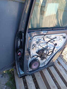 Prodám Kompletní Dveře pravé zadní Passat B5.5 sedan 1700 - 5