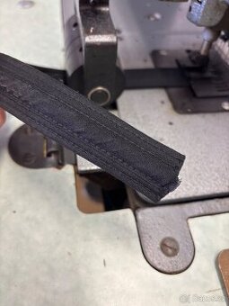 Prodám průmyslový šicí stroj Singer 300W05 – řetízkový steh, - 5