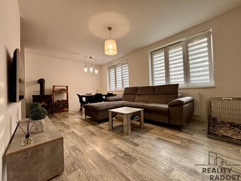 Prodej chaty 4+kk 133 m2, pozemek 728 m2, k celoročnímu bydl - 5