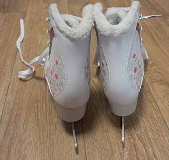 Lední brusle dívčí pěkný stav - 5