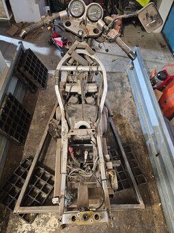 Motor suzuki GS 500 E - 5