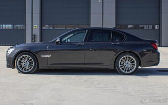 BMW 750i xDrive 2015 - 5
