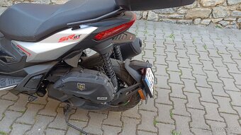 Aprilia SR GT 200 - 5