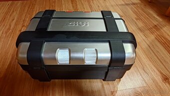 Kufr GIVI TRK 33N hliníkovým víkem objem 33 ltr. - 5