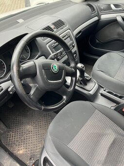 PRODEJ AUTOMOBILU ŠKODA OCTAVIA 8B6 0183 - 5