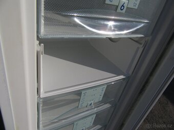 Nabízím mrazák Liebherr. Jeden box praskly. Plně funkční . Z - 5