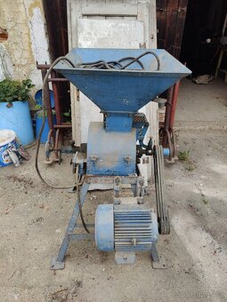 Šroťák na obilí, MEZ Mohelnice 3kw - 5
