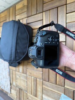 Canon EOS 2000D - 5