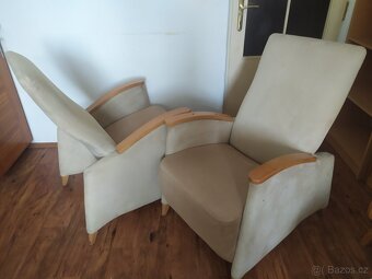 2 stejné pohodlné křesla - 5