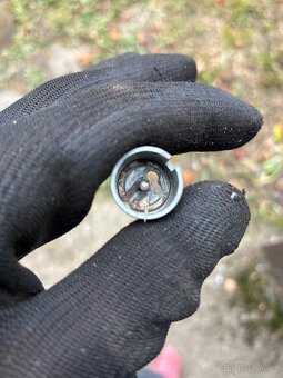 Originálni karburátor na Manet Korádo - 5