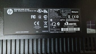 DVD/CD přehrávač. Jedná se o plně funkční PC - 5