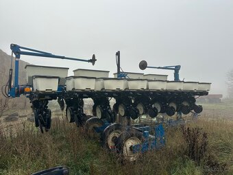 Secí stroj Kinze 3500 - 5