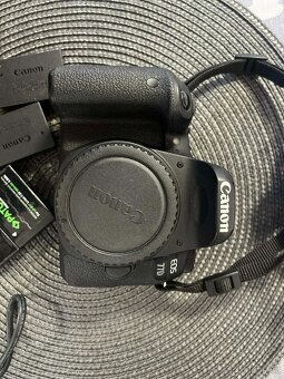 Canon EOS 77 D + baterie - 5